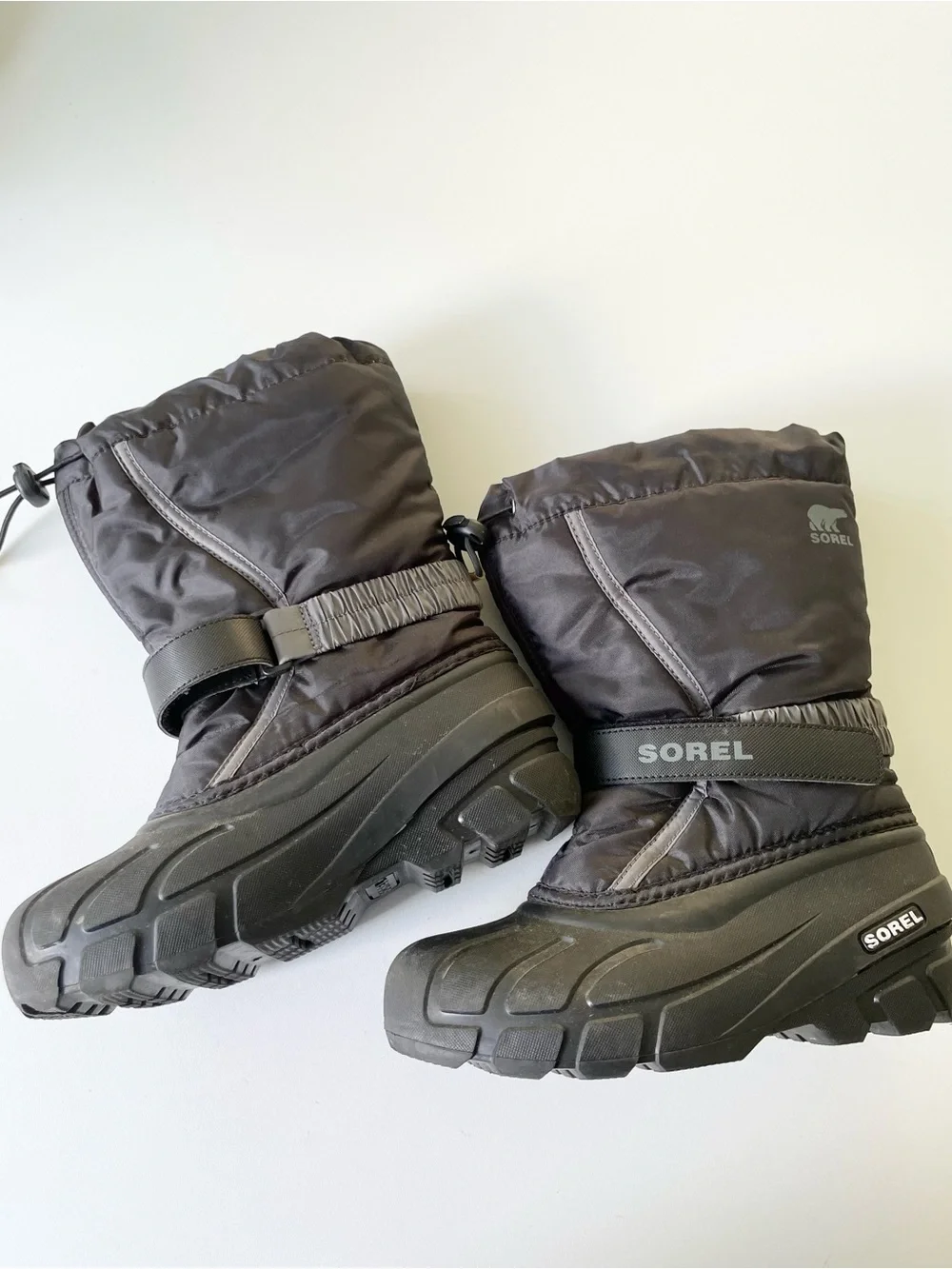 SOREL Flurry Winter Boot (kids) in Black/City Grey size 3 Waterproof Insulated